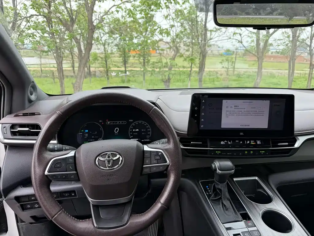 Toyota Granvia 2023