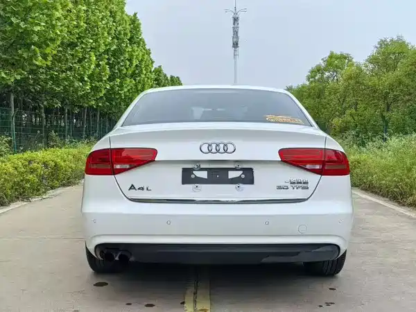 Audi A4L 2015
