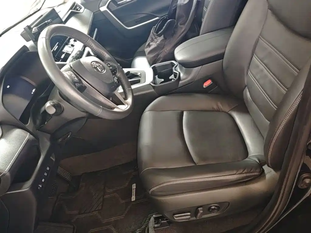 Toyota RAV4 2023 — фото 15
