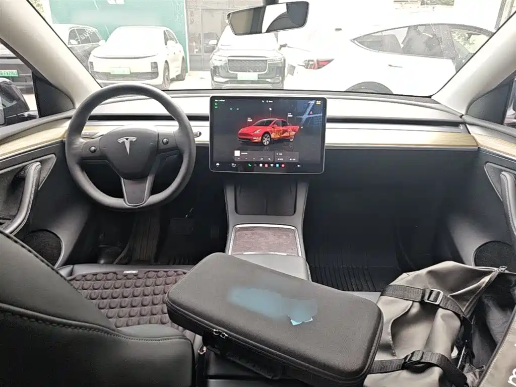 Tesla Model Y 2023 — фото 10