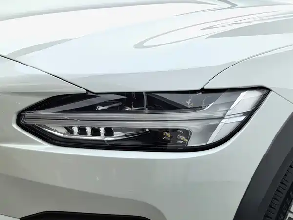 Volvo V90 2021