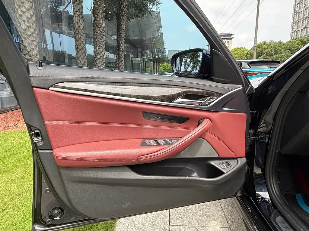 BMW 5 Series 2022 — фото 15