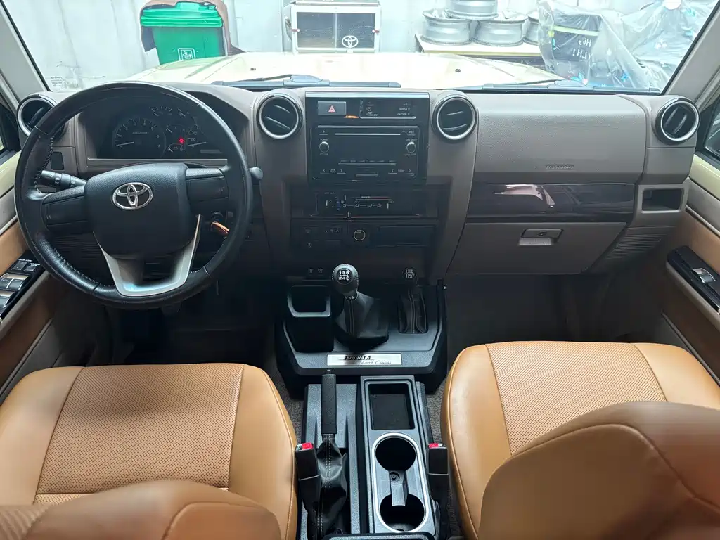 Toyota Land Cruiser 2016 — фото 13