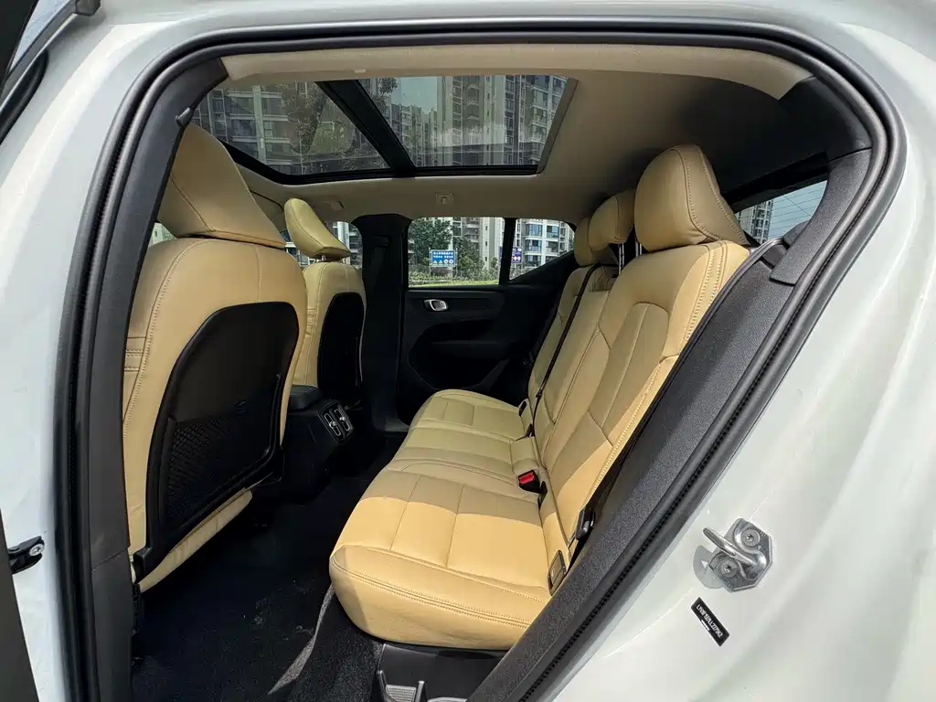 Volvo XC40 2020 — фото 13