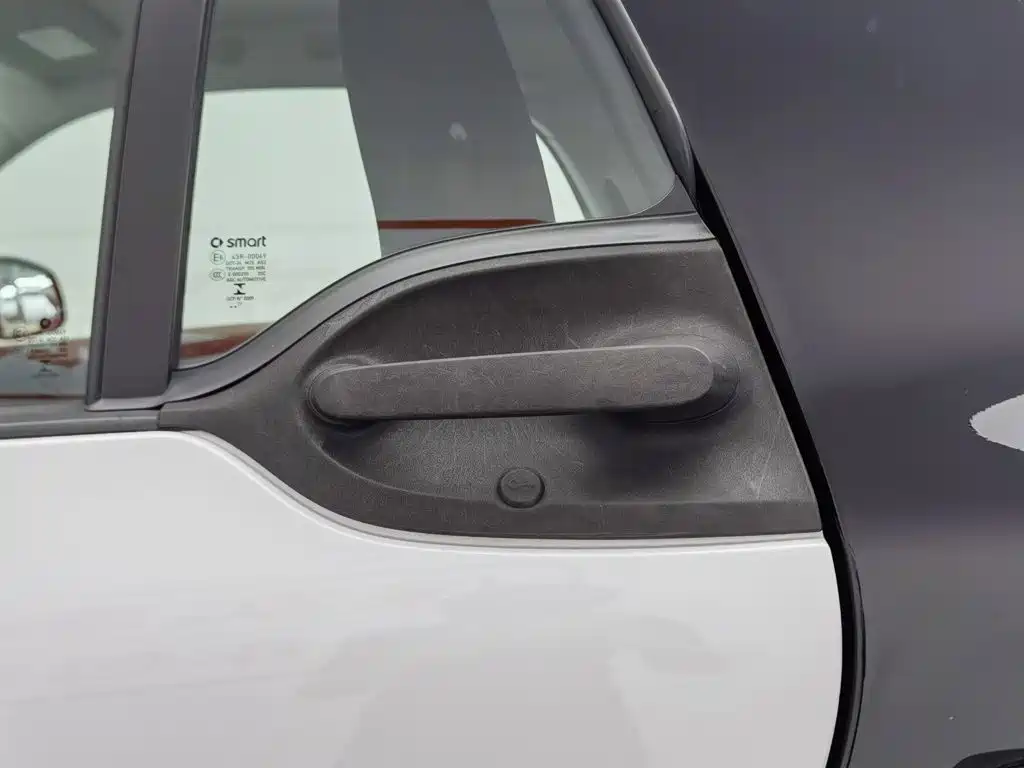 smart Fortwo 2017 — фото 18