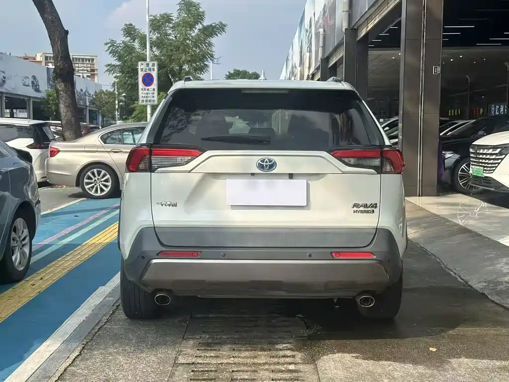 Toyota RAV4 2020 — фото 12