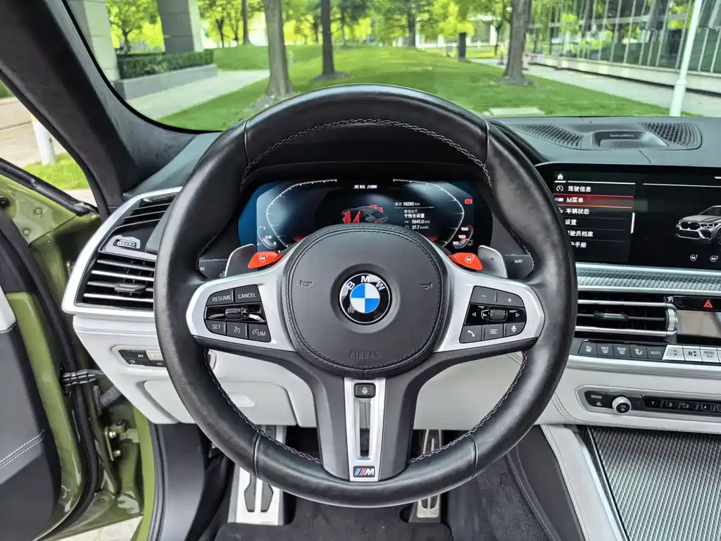 BMW X6 M 2022 — фото 17