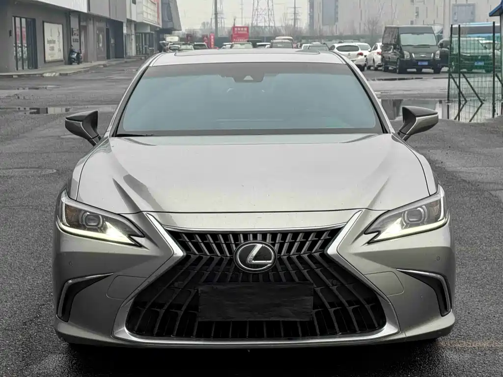Lexus ES 2024 — фото 1
