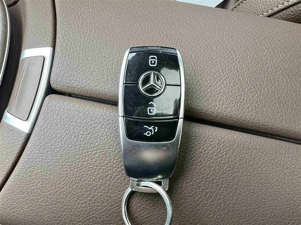 Mercedes-Benz E-Class 2022 — фото 31