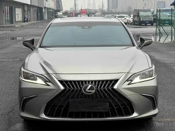 Lexus ES 2022
