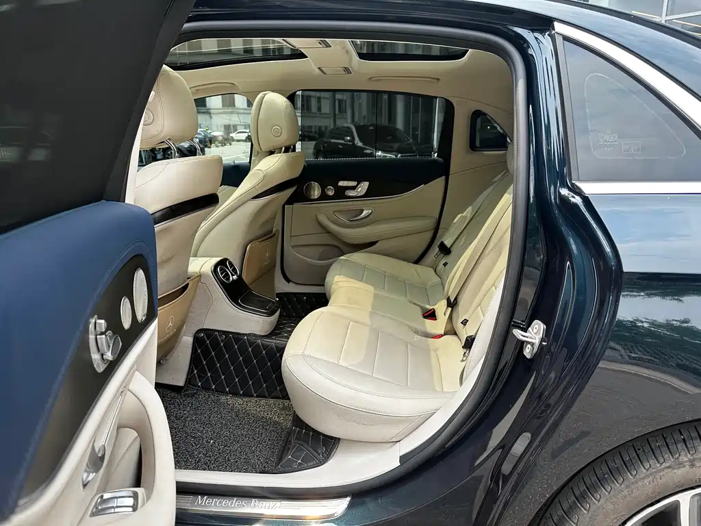 Mercedes-Benz E-Class 2023 — фото 10