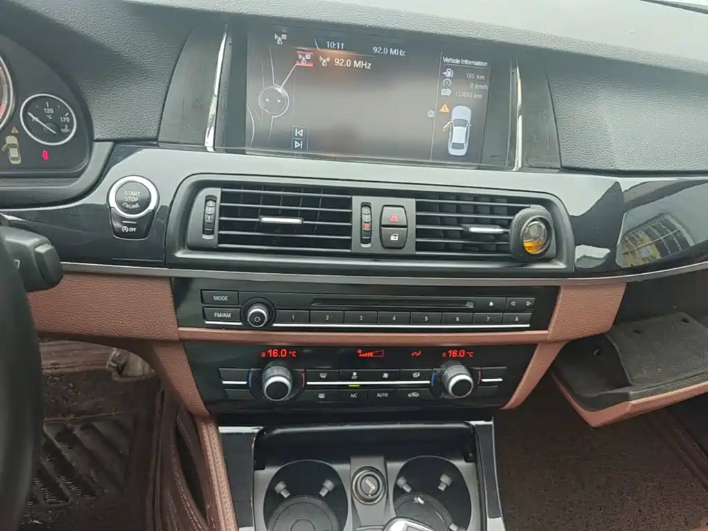 BMW 5 Series 2015 — фото 20