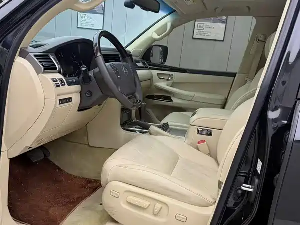 Lexus LX 2013