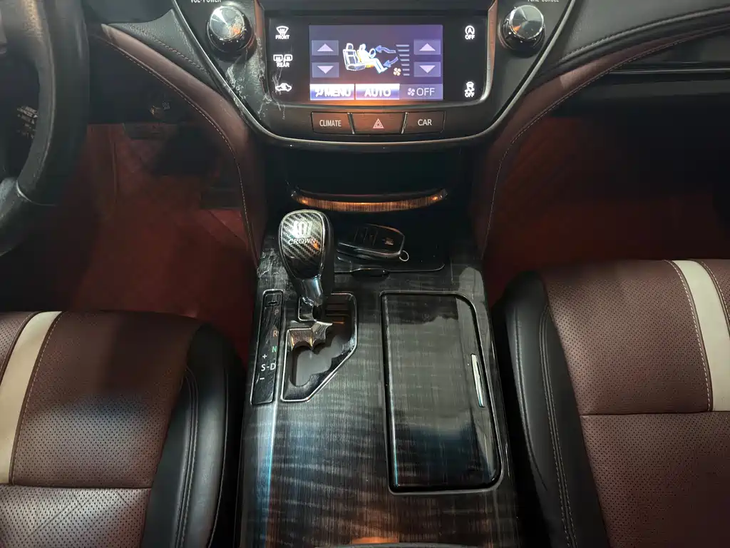 Toyota Crown 2017 — фото 15