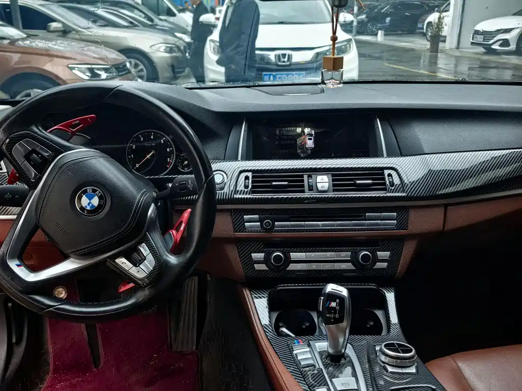 BMW 5 Series 2015 — фото 9