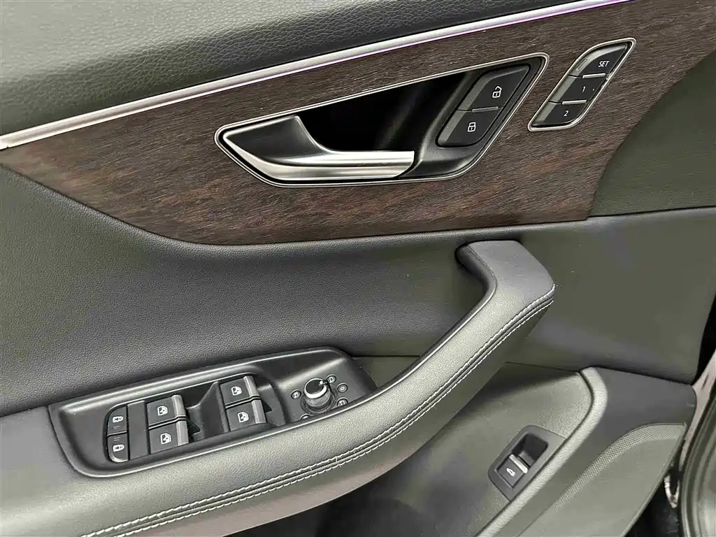 Audi Q7 2024 — фото 14