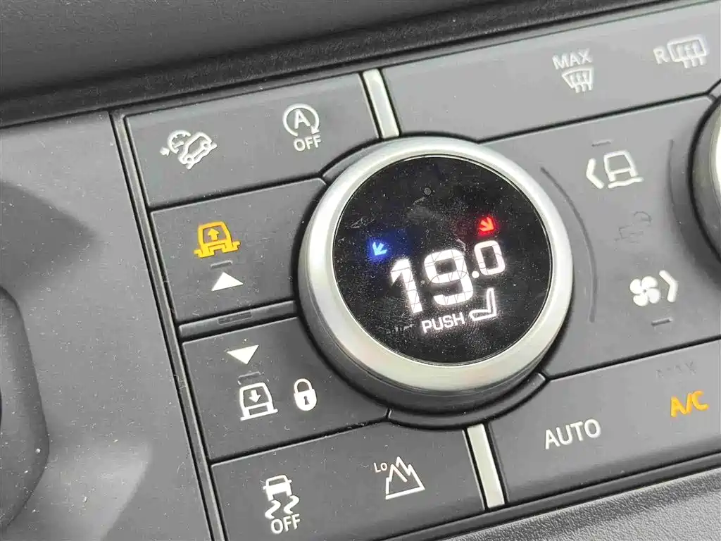 Land Rover Defender 2024 — фото 13