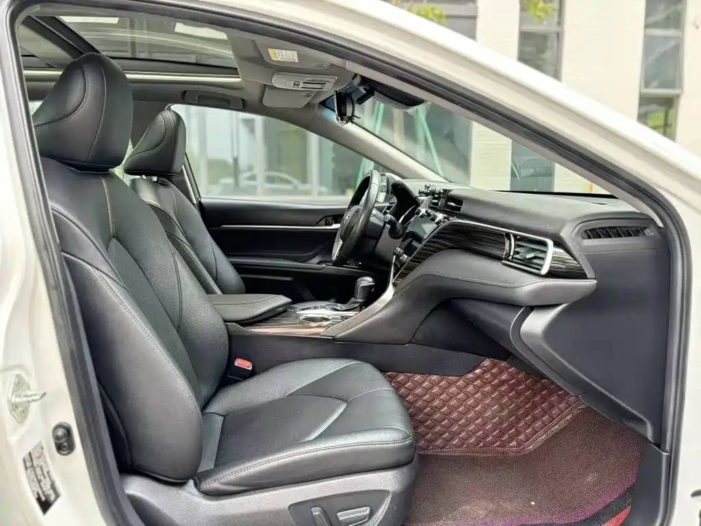 Toyota Camry 2021 — фото 7