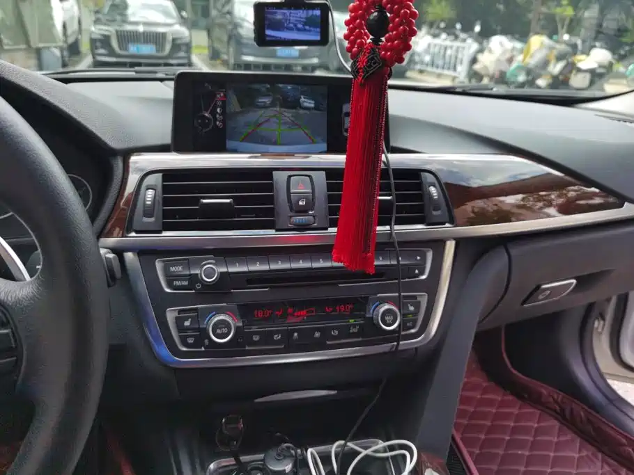 BMW 3 Series 2015 — фото 13