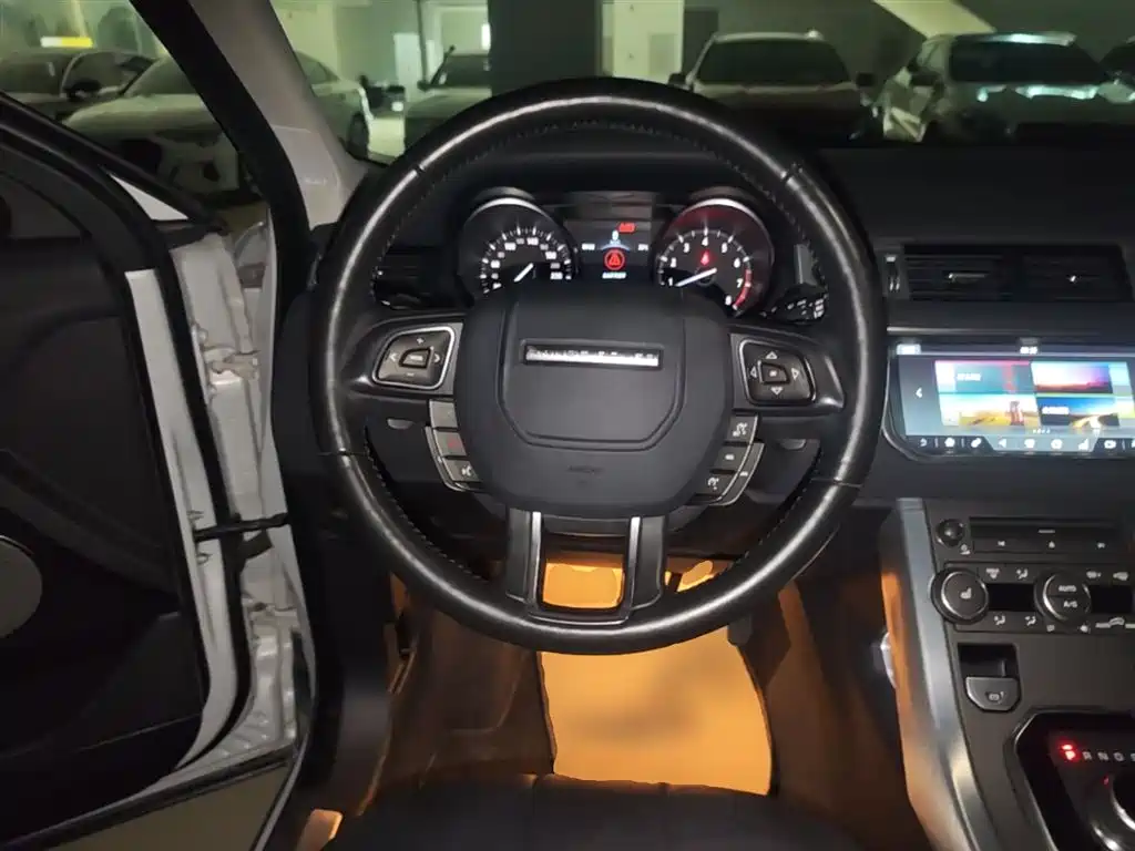 Land Rover Evoque 2018 — фото 11