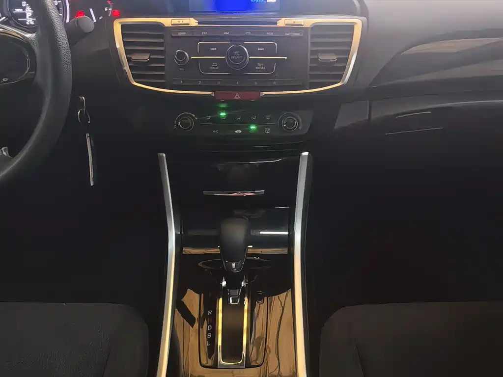 Honda Accord 2018 — фото 10
