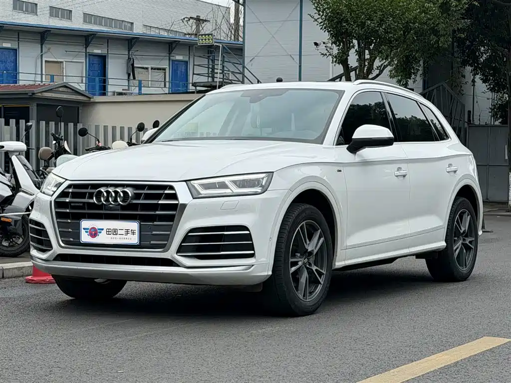 Audi Q5L 2021 — фото 1