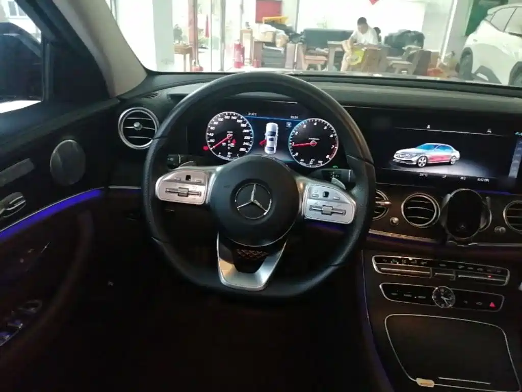 Mercedes-Benz E-Class 2019 — фото 11