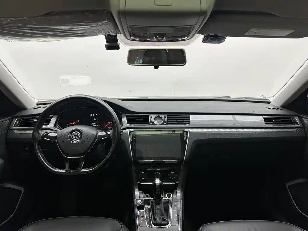 Volkswagen Passat 2018 — фото 11