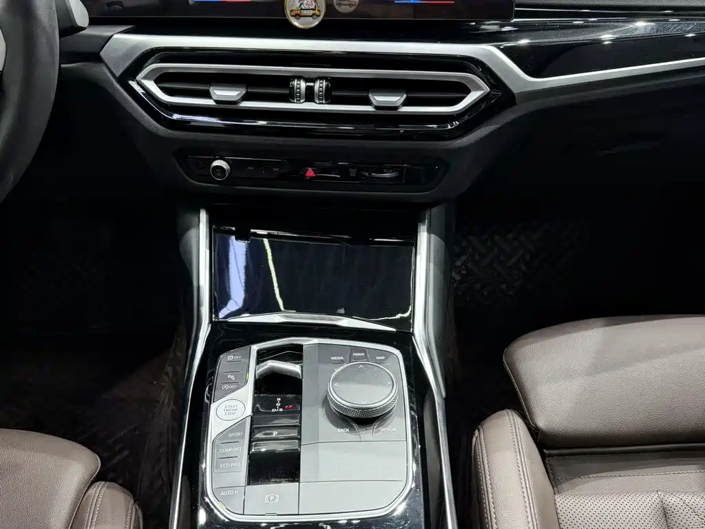 BMW 3 Series 2023 — фото 12