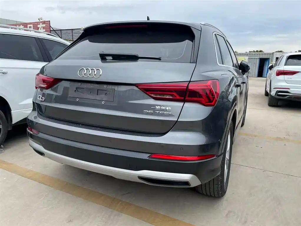 Audi Q3 2023 — фото 10