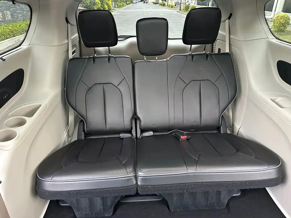 Chrysler Grand Voyager 2017 — фото 35