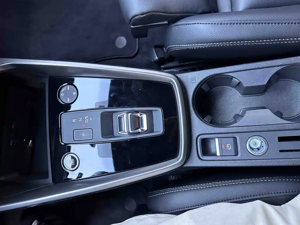 Audi A3 2023 — фото 13