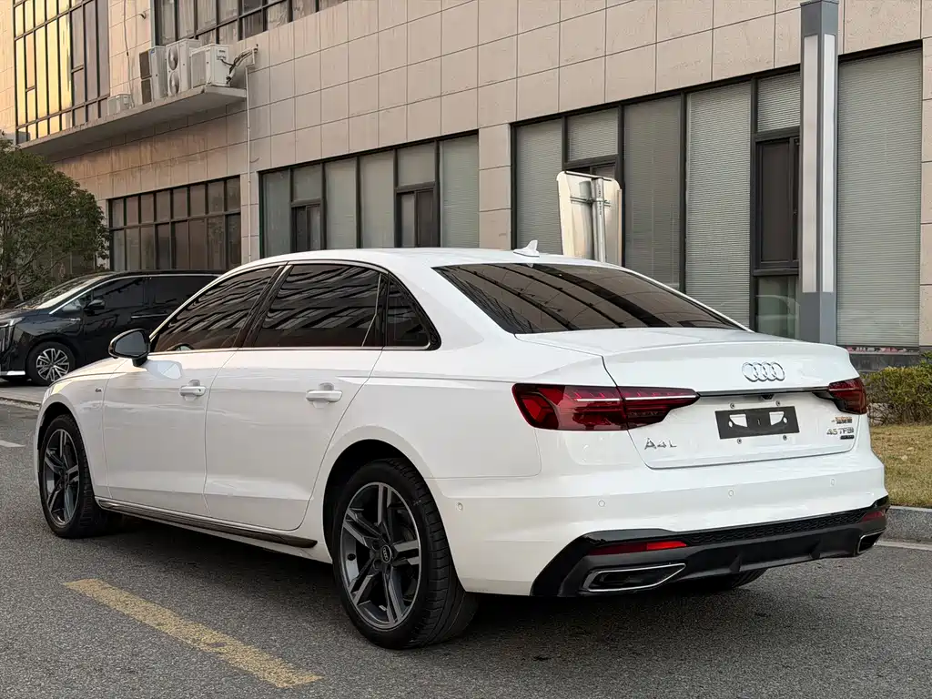 Audi A4L 2022 — фото 15