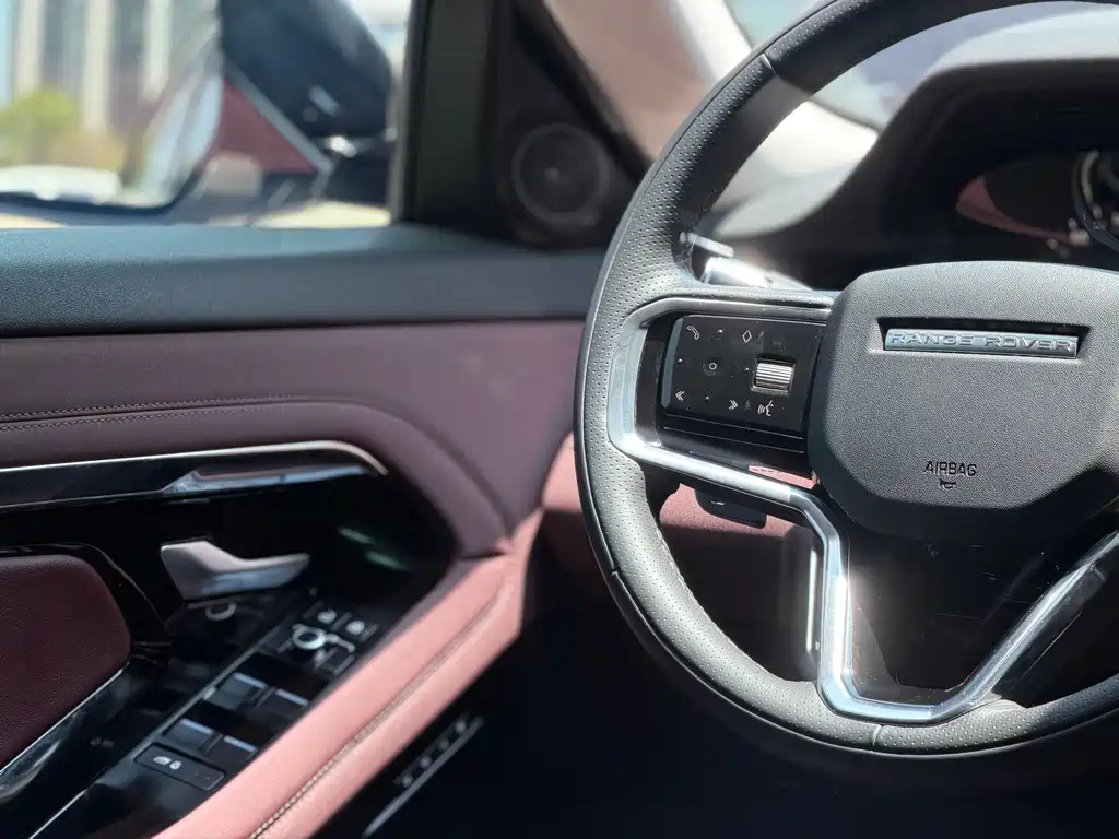 Land Rover Evoque 2023 — фото 20
