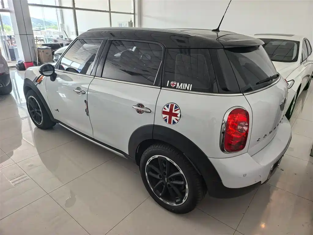 MINI Countryman 2016 — фото 10