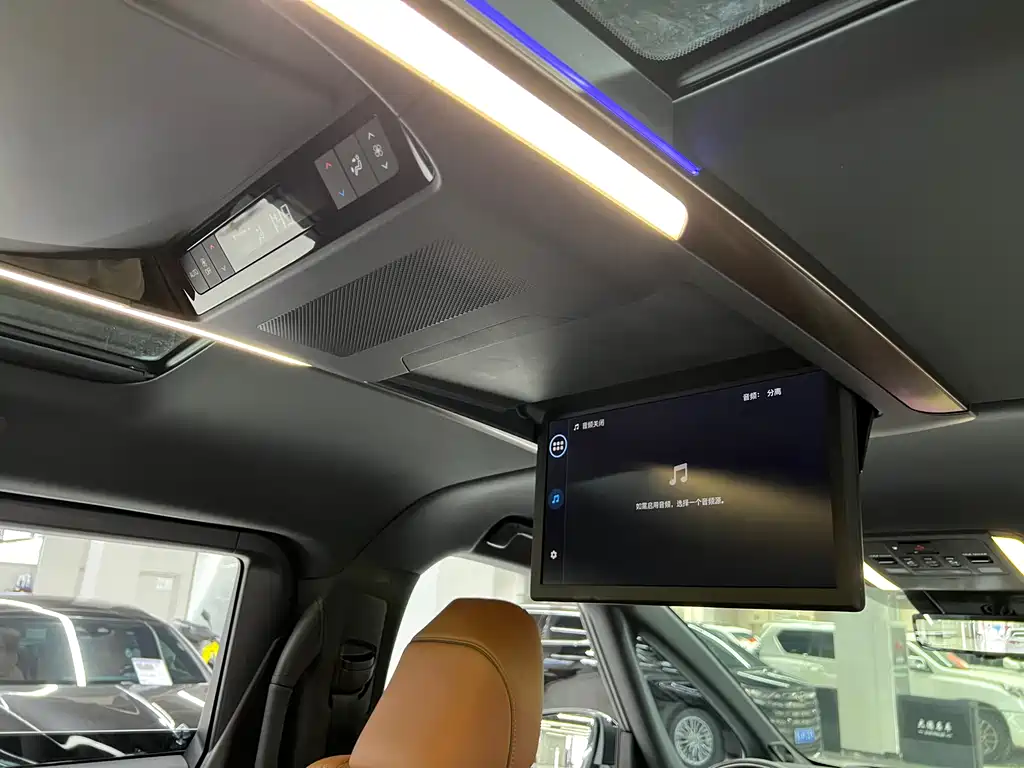 Toyota Vellfire 2023 — фото 16