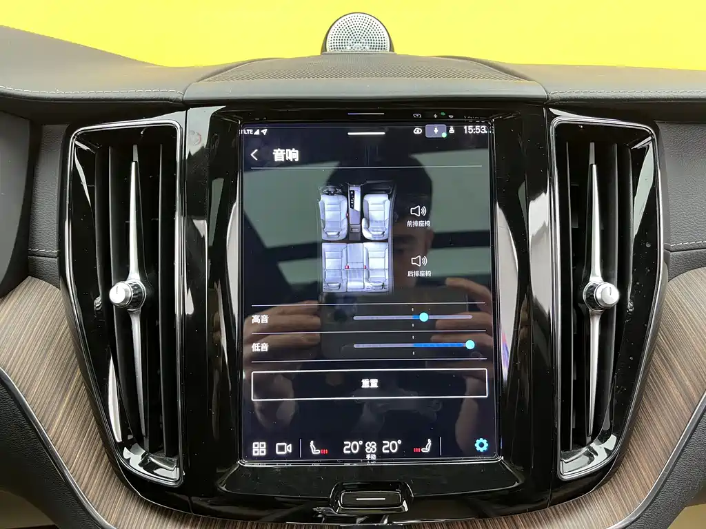Volvo XC60 2022 — фото 19