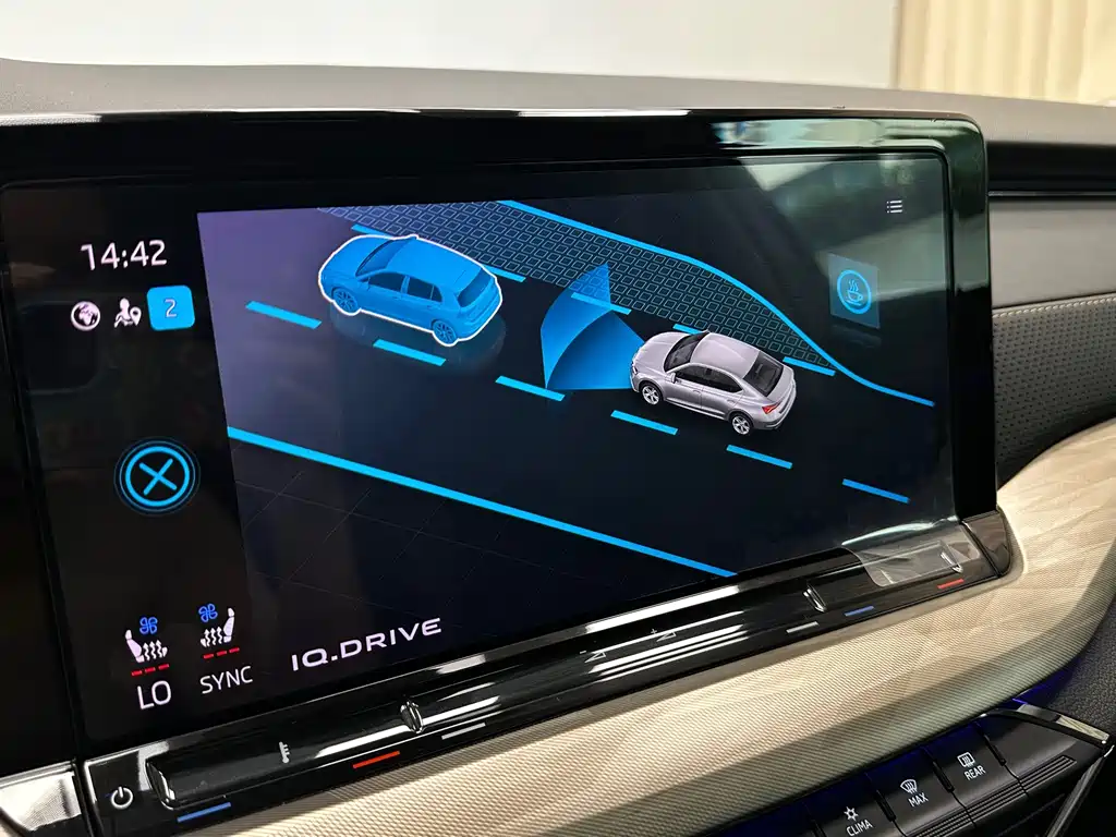 Skoda Octavia 2022 — фото 17