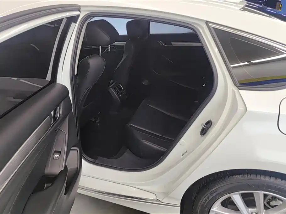 Honda Accord 2023 — фото 11