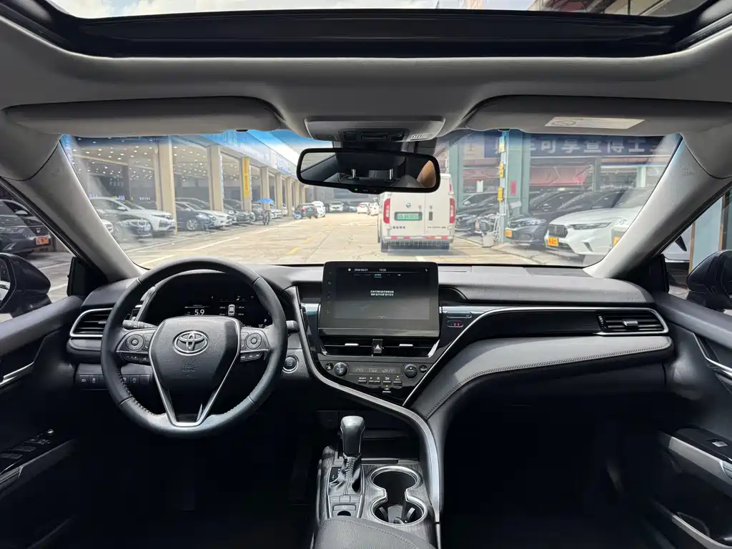 Toyota Camry 2021 — фото 14