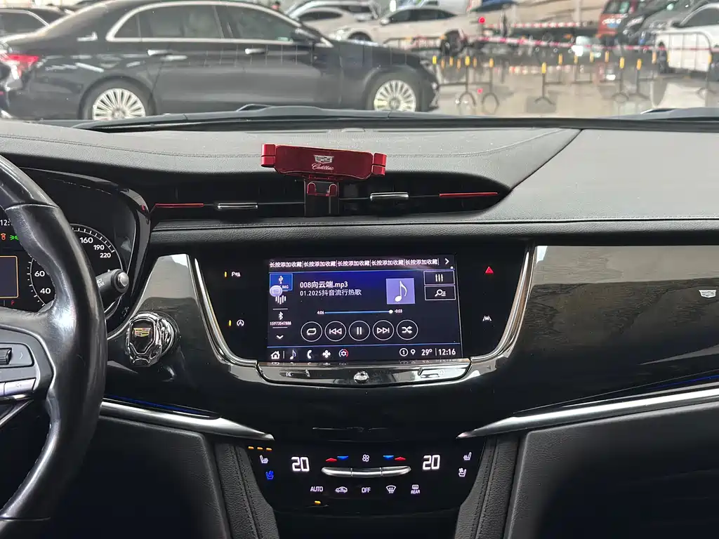 Cadillac XT6 2021 — фото 11
