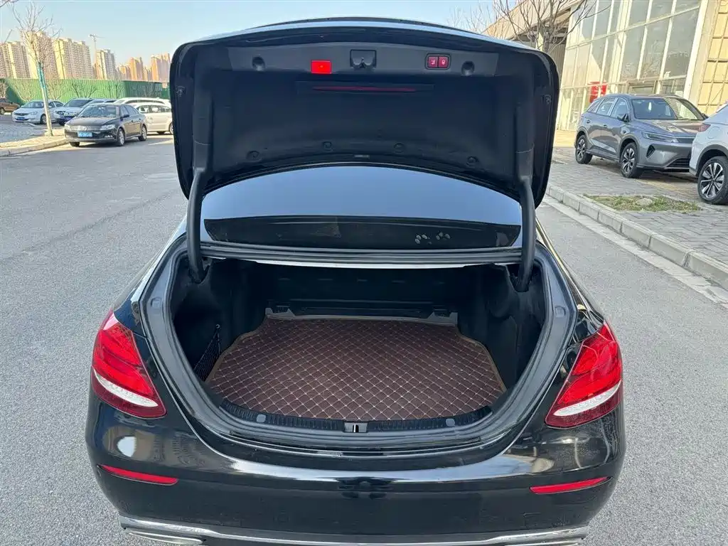 Mercedes-Benz E-Class 2018 — фото 13