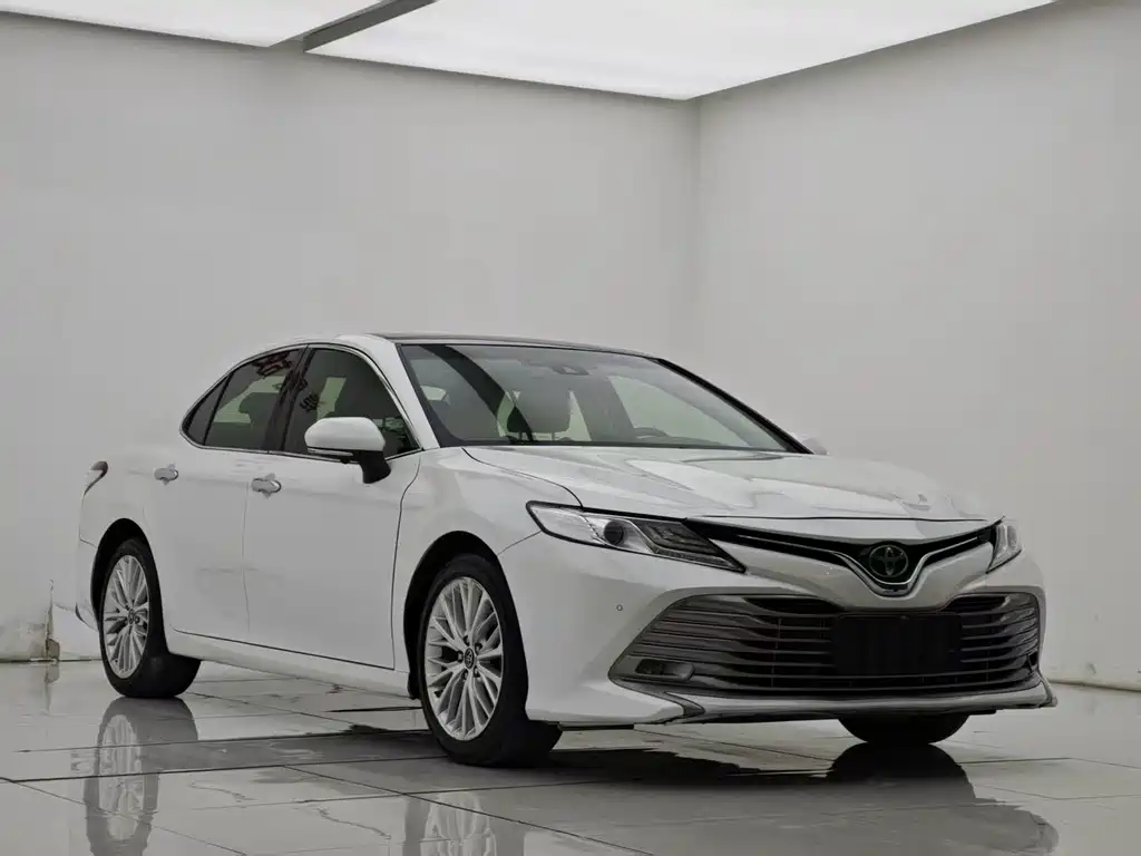 Toyota Camry 2018 — фото 3