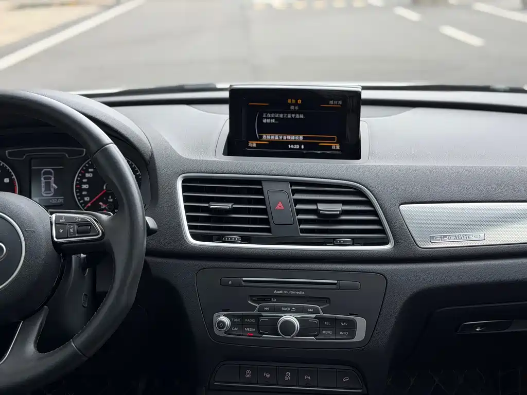 Audi Q3 2018 — фото 20