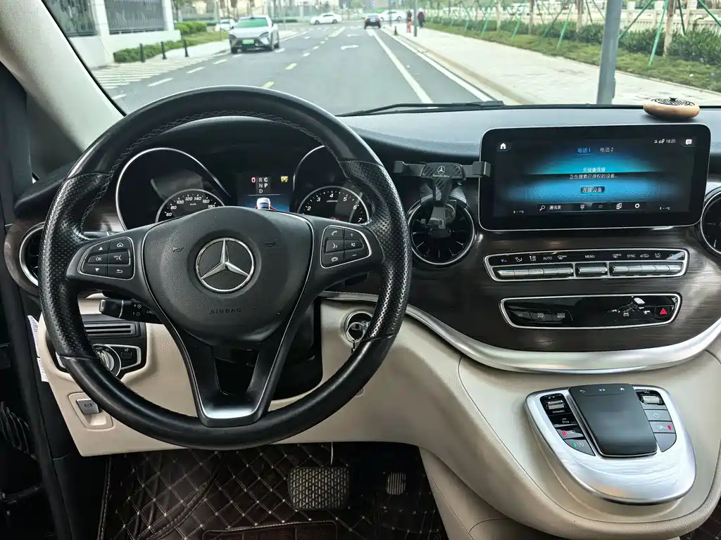 Mercedes-Benz V-Class 2022 — фото 9