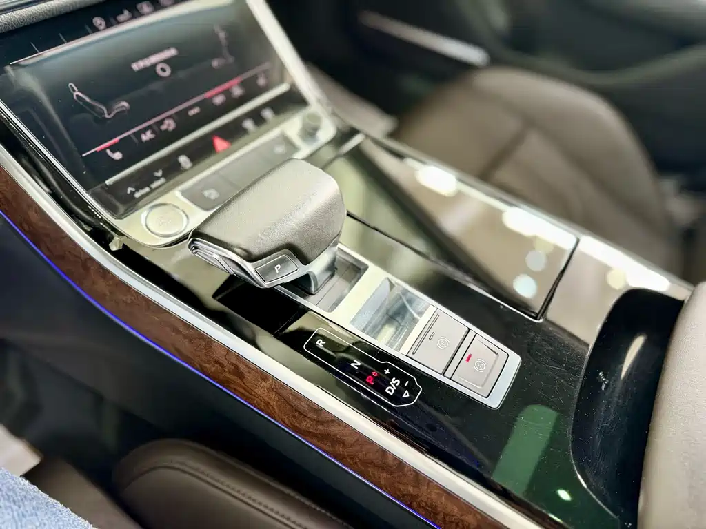 Audi A8 2019 — фото 11