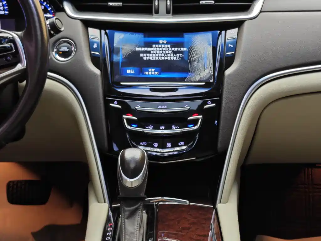 Cadillac XTS 2015 — фото 20