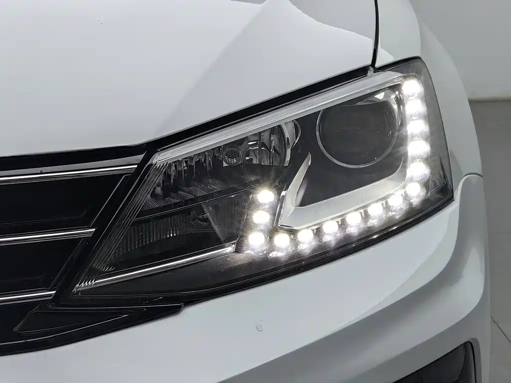 Volkswagen Sagitar 2019