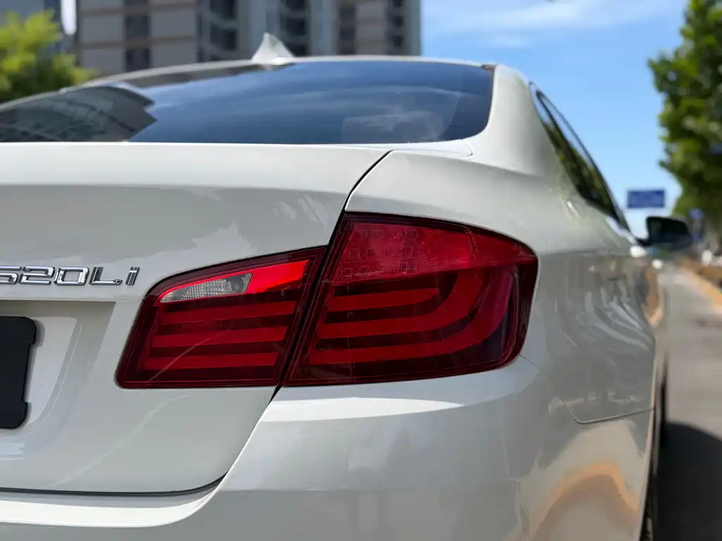 BMW 5 Series 2013 — фото 18