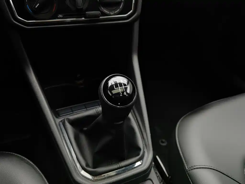 Volkswagen Jetta 2017 — фото 13